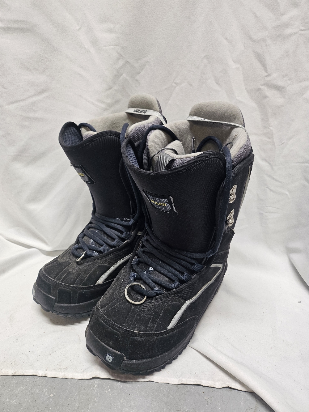 Burton Women's Ruler Snowboard Boots in Black and Purple